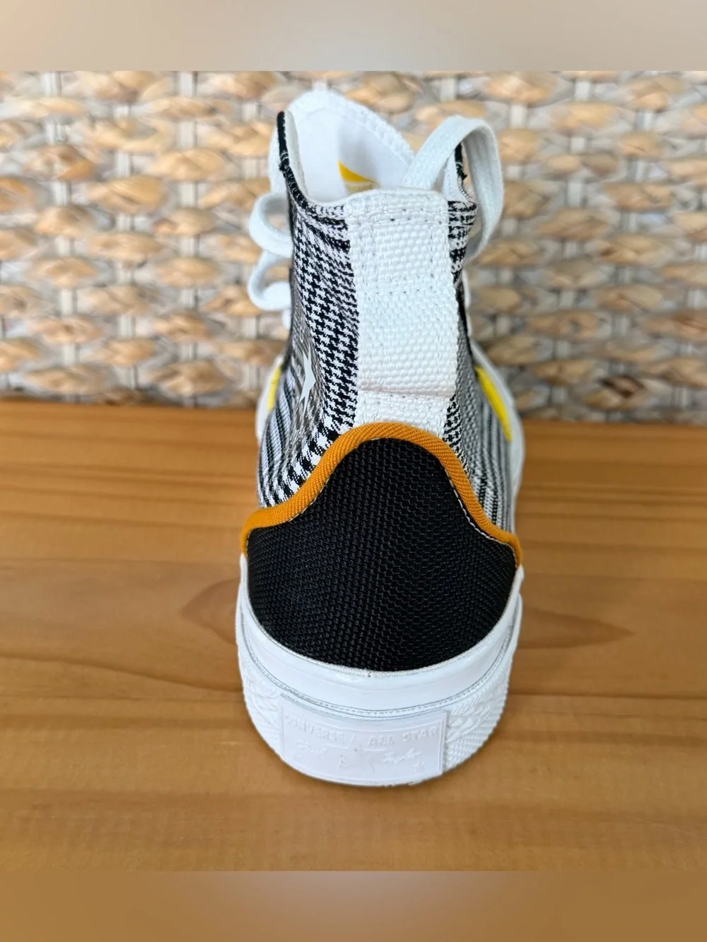 CONVERSE ALL STAR Chuck Taylor 70 Hi Lace-Up Men 4/WOMEN 6 Black/Yellow